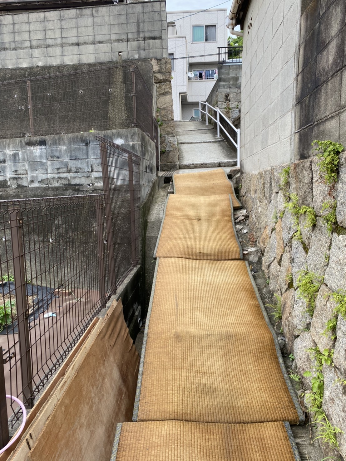 車の入らない場所での解体工事でした！！