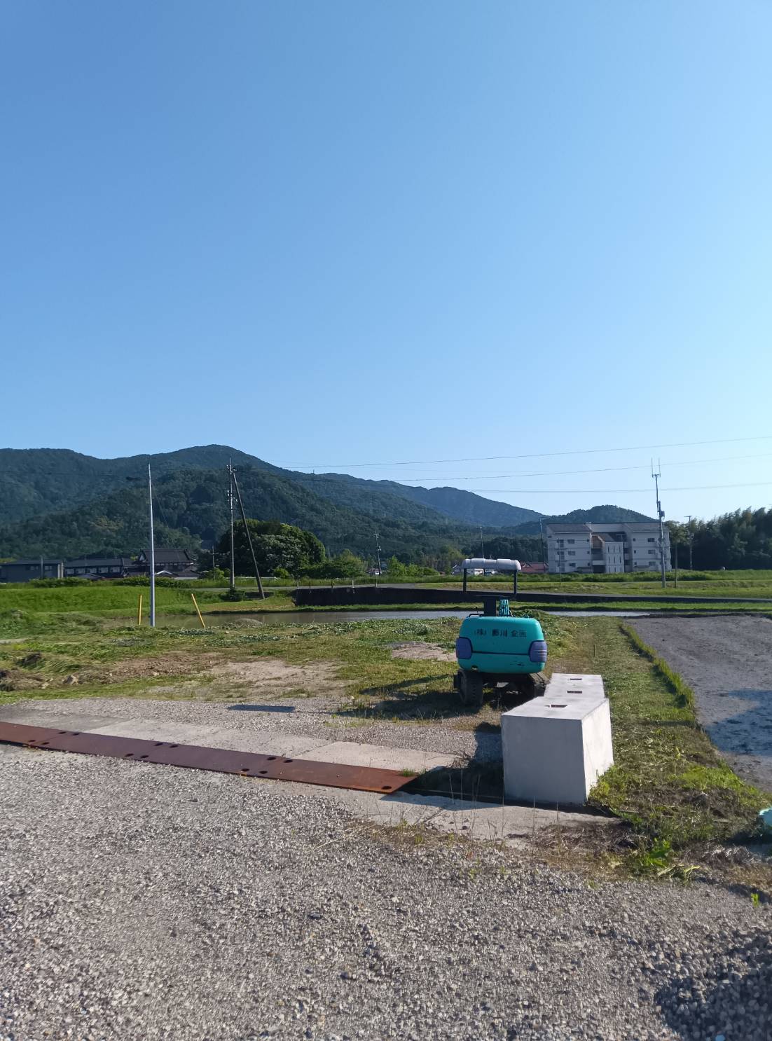 土場均しと草刈りを行いました。