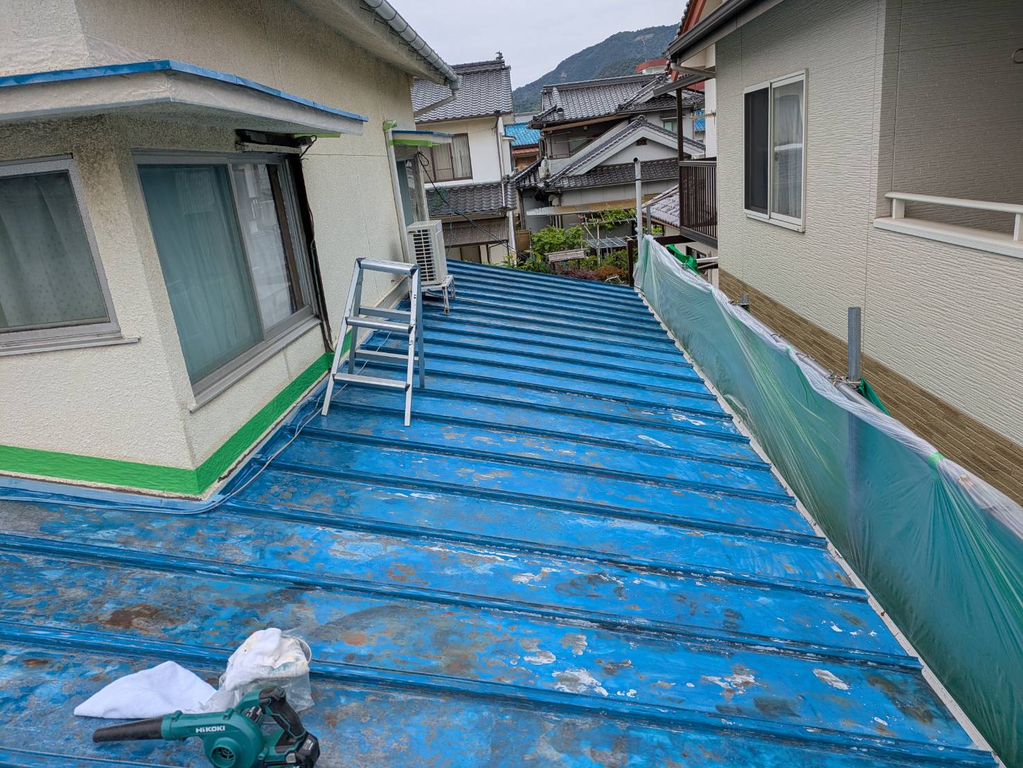 屋根の塗装を行いました