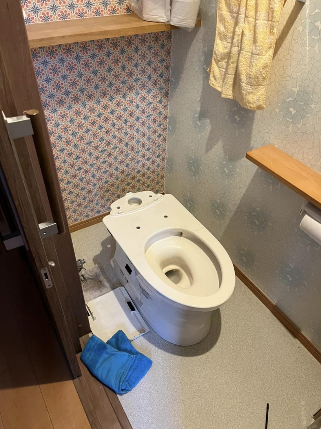 先日はトイレの交換を行いました。