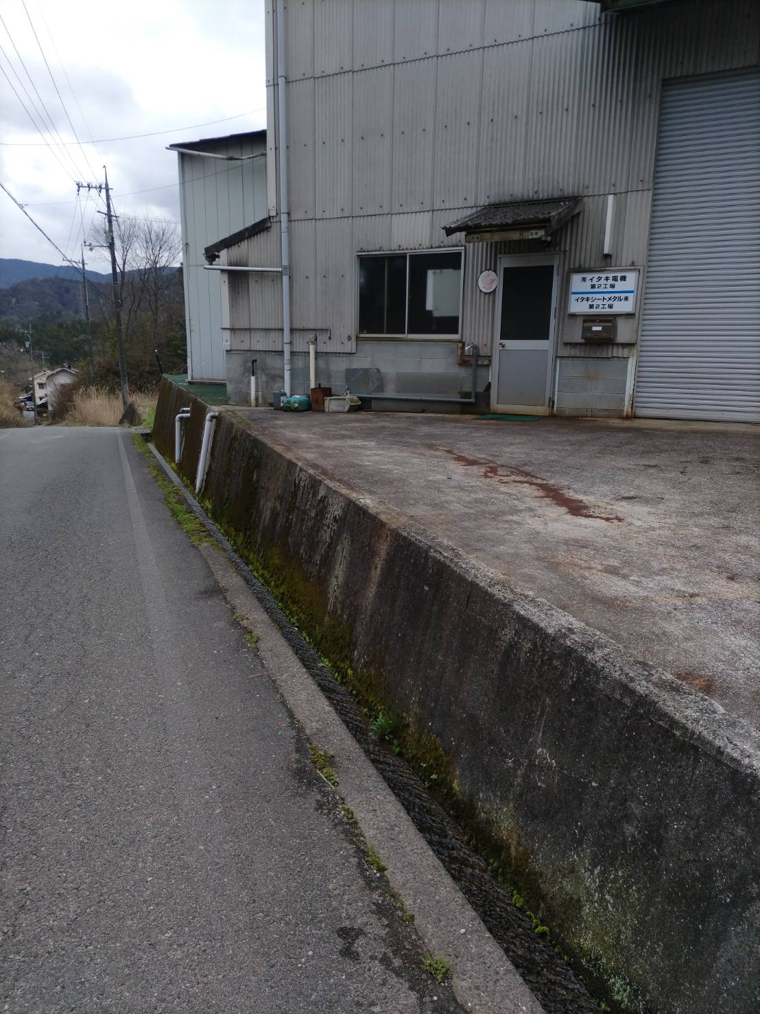 東広島市にて草の管理を行いました。