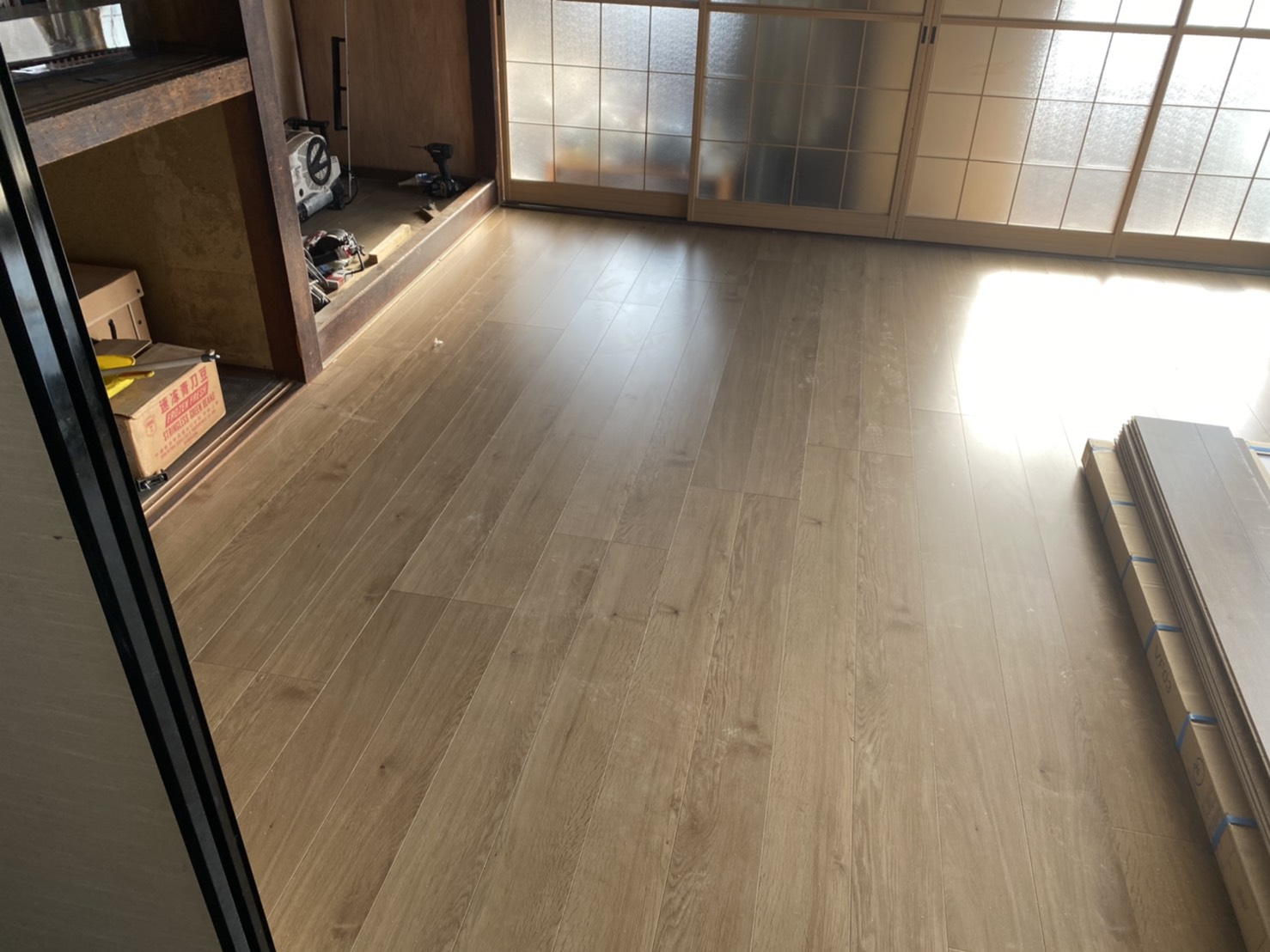 フロアー貼り、壁べニア仕様で和室から洋室に！！