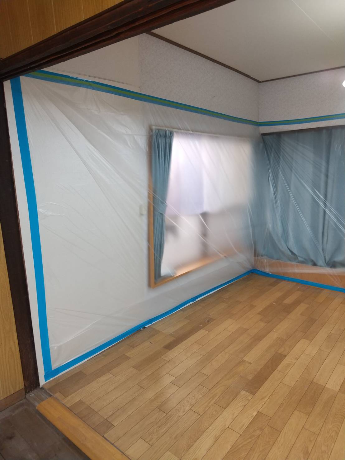 呉市内にて洋室床やり替え工事を行いました。
