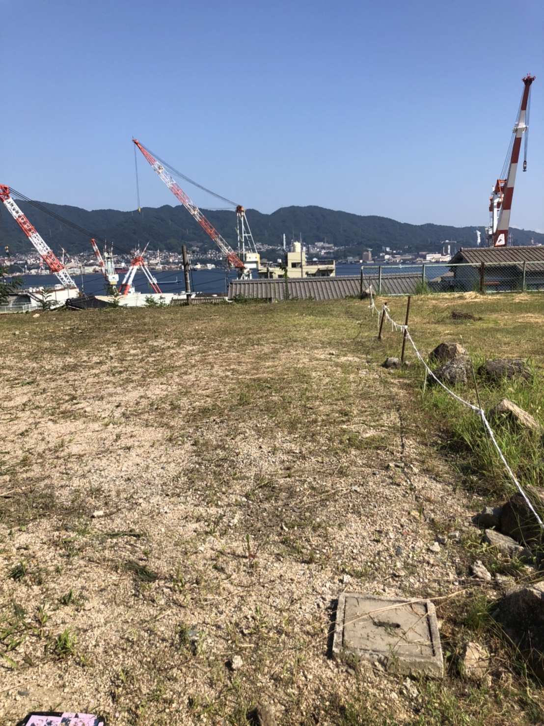 呉市晴海町にて草刈工事を行いました。