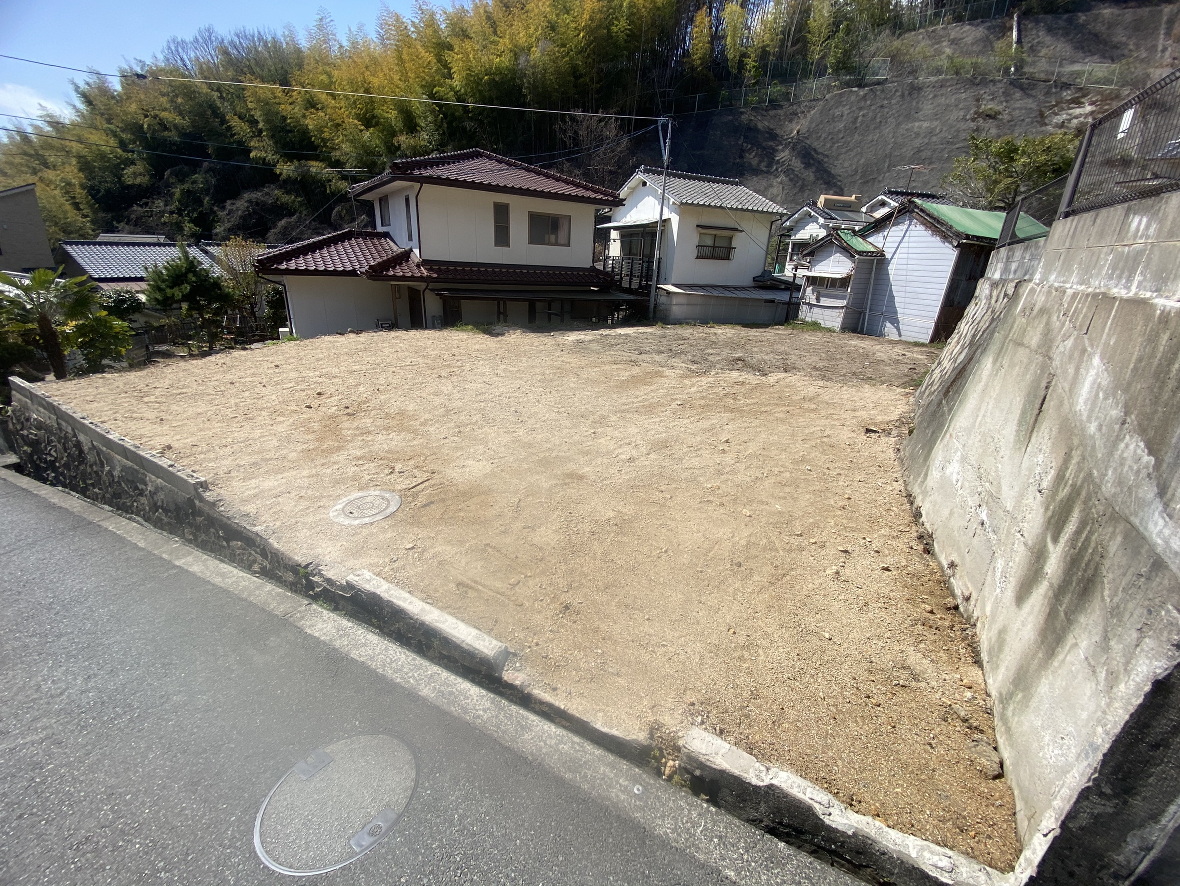 呉市内にて防草シート張り工事を行いました☆
