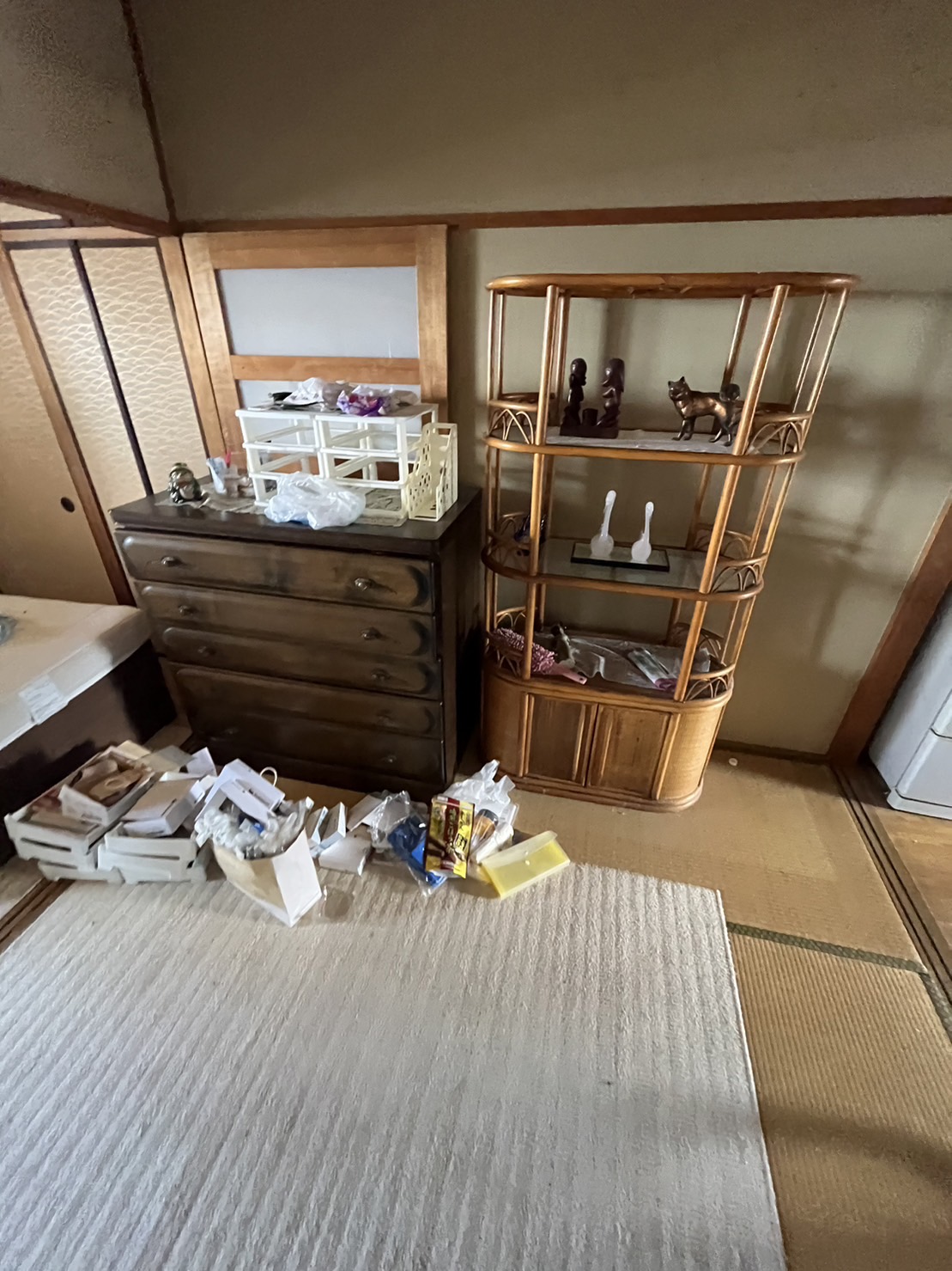 呉市阿賀にて荷物撤去、改修工事を行いました。