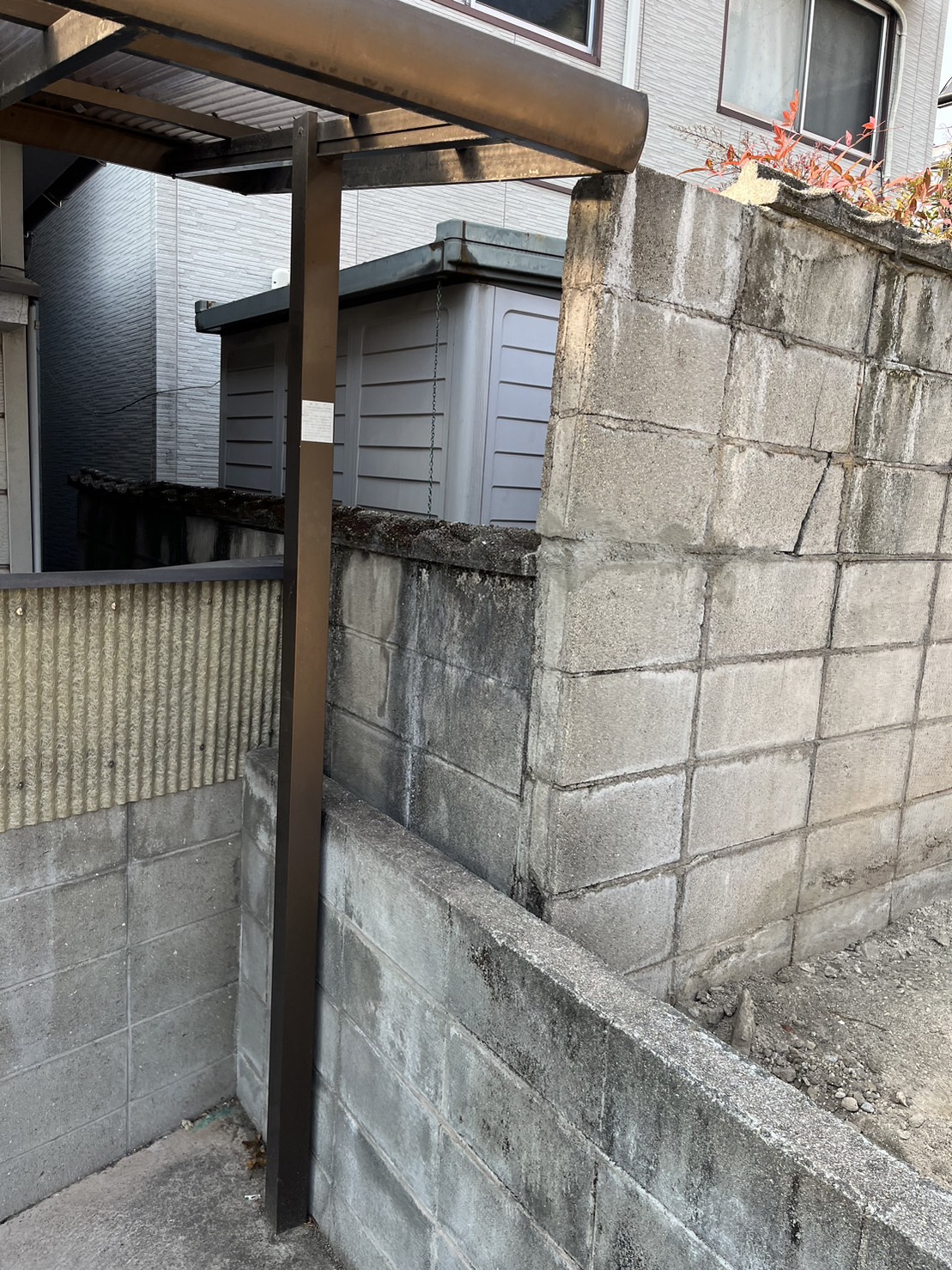 ブロック撤去⇒フェンス工事を行いました。
