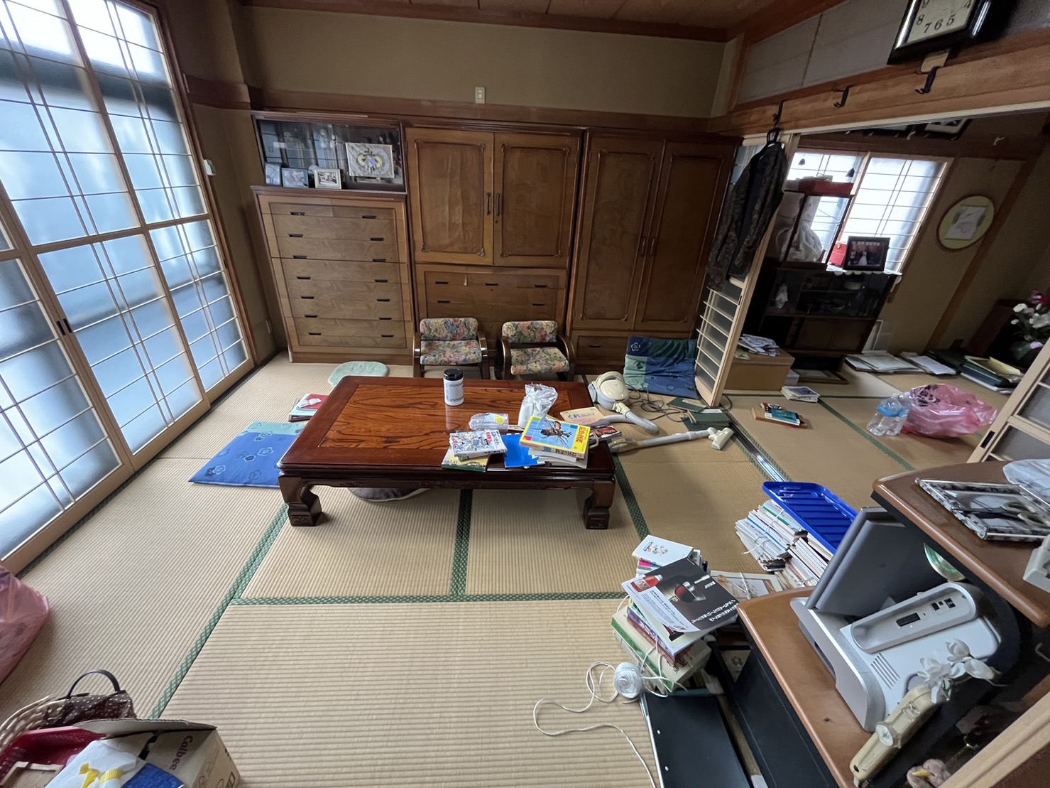 呉市内にて室内外荷物撤去を行いました。