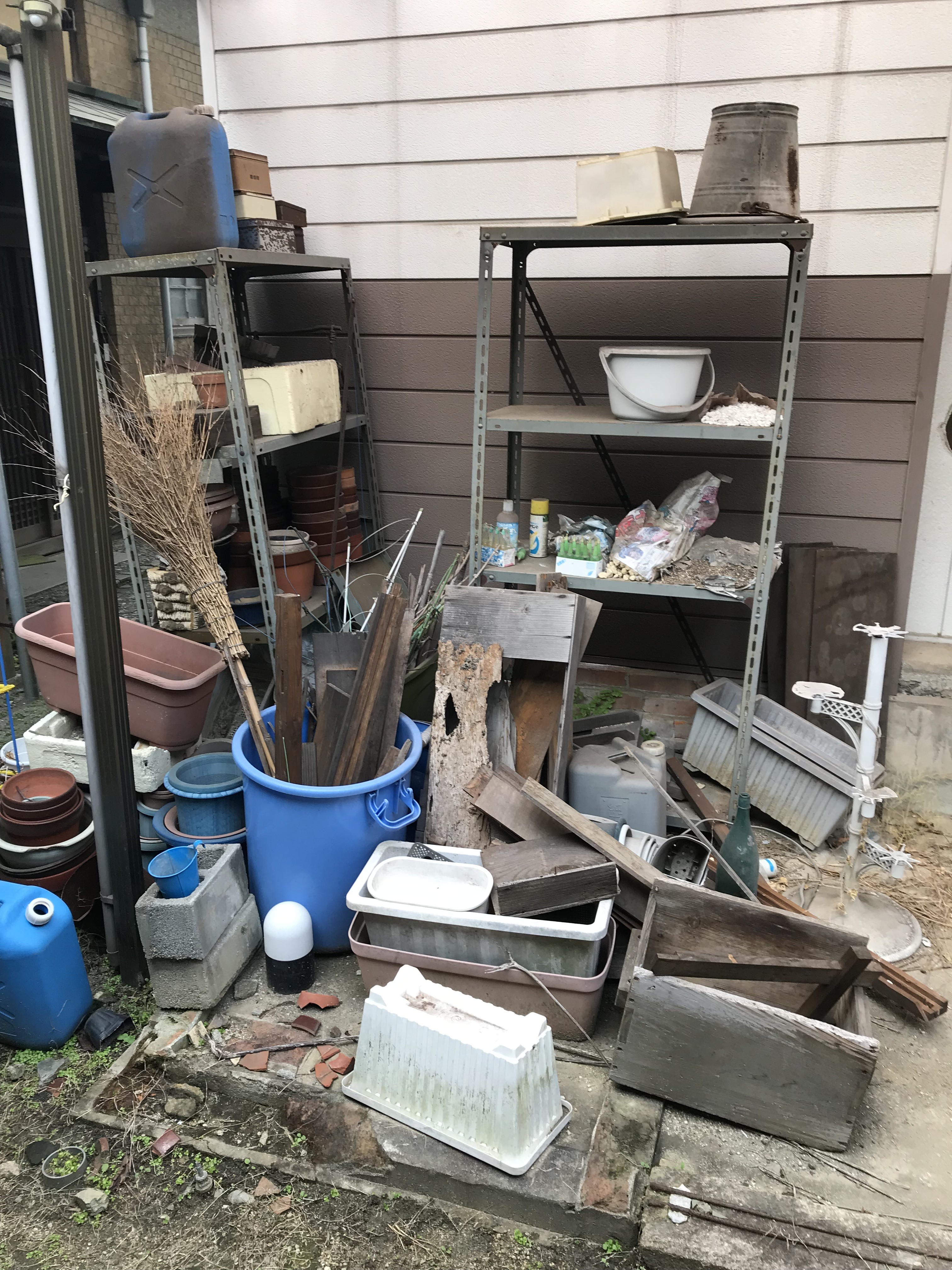 呉市内で蔵の荷物撤去工事させて頂きました。