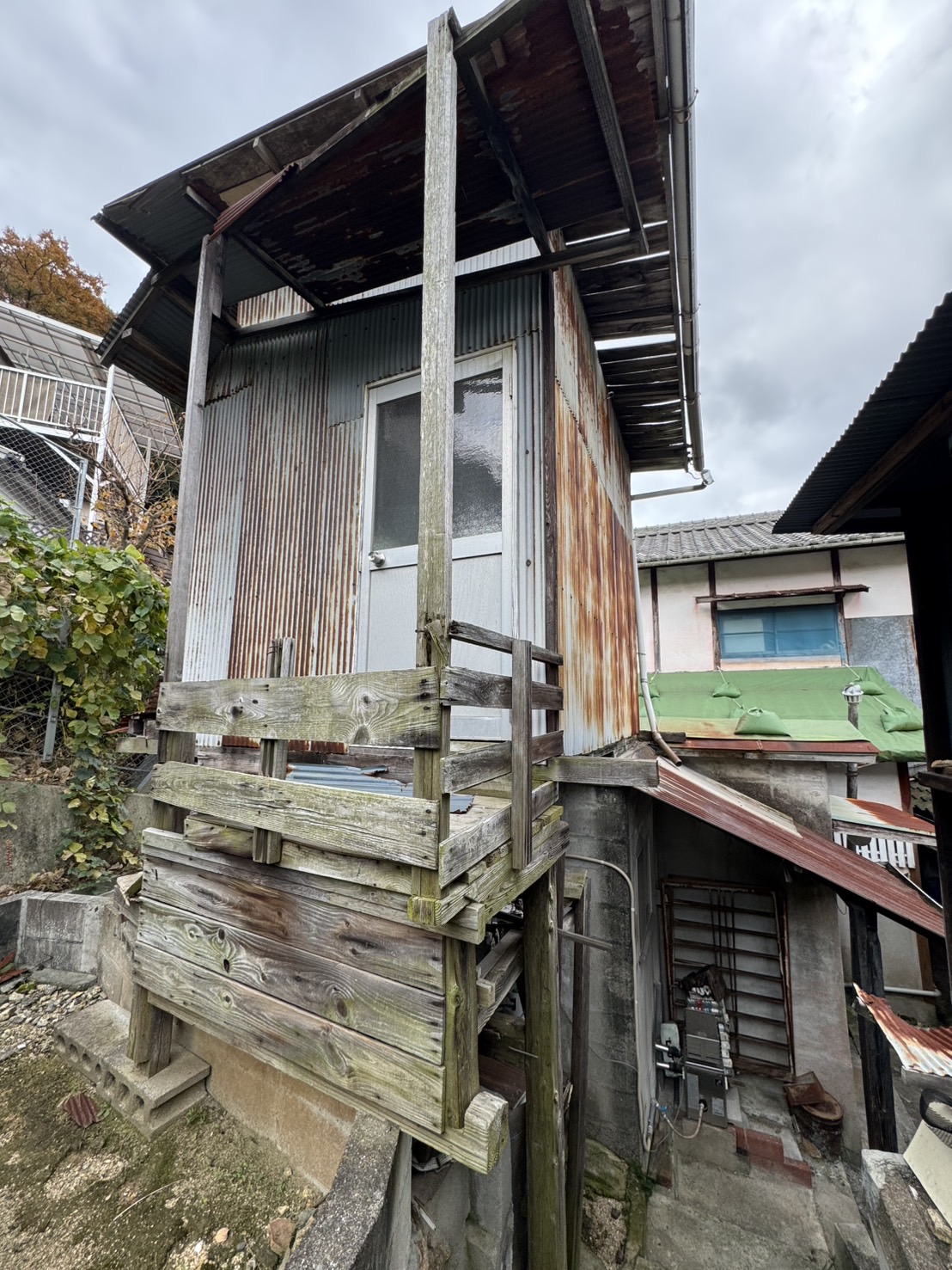 呉市内で小屋解体を行いました。