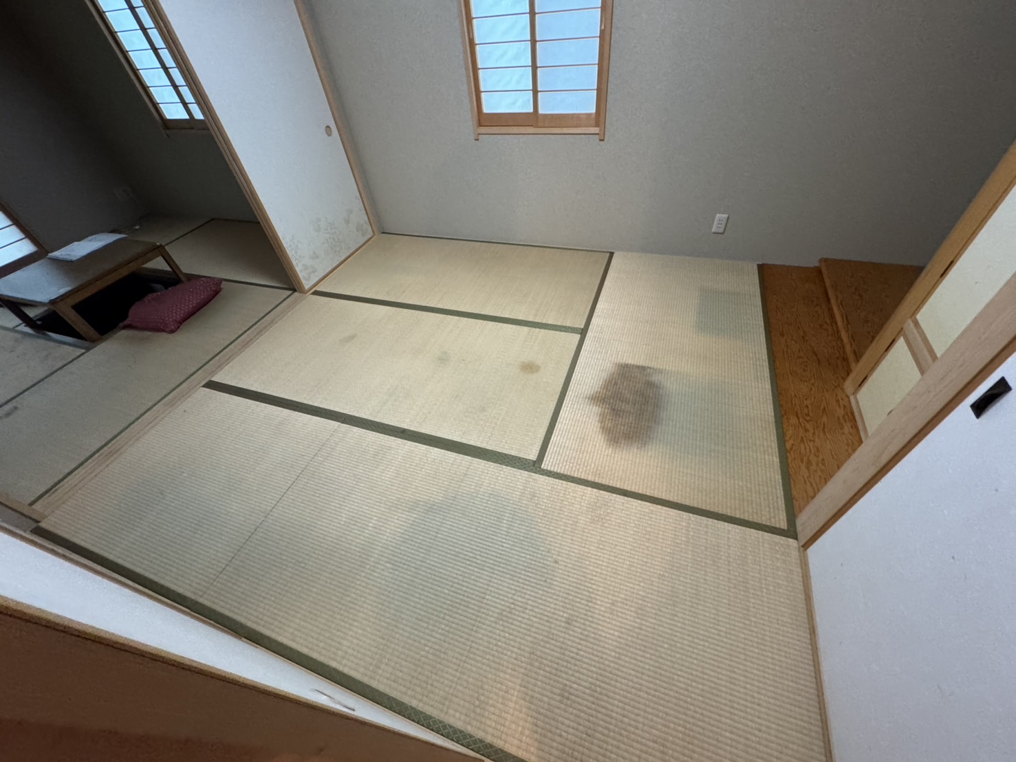 畳取替工事を行いました。